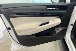 Valkoinen Volkswagen ID.7 2024 kuva 13.
