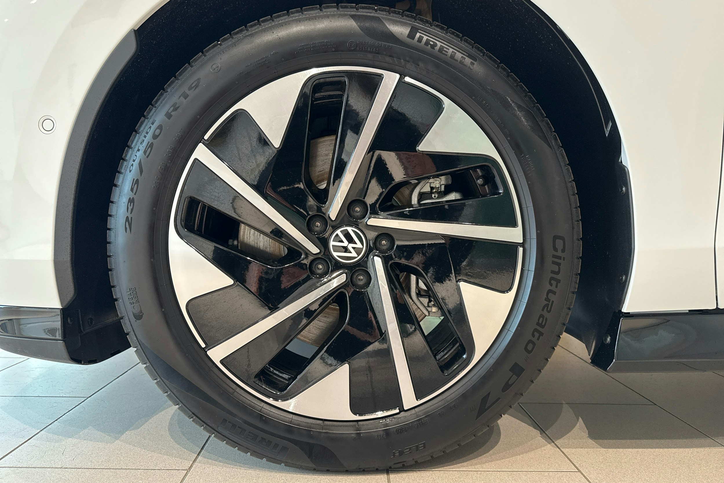 valkoinen Volkswagen ID.7 2024 kuva 9.