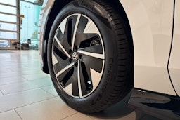 valkoinen Volkswagen ID.7 2024 kuva 10.