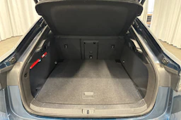 sininen Volkswagen ID.7 2024 kuva 34.