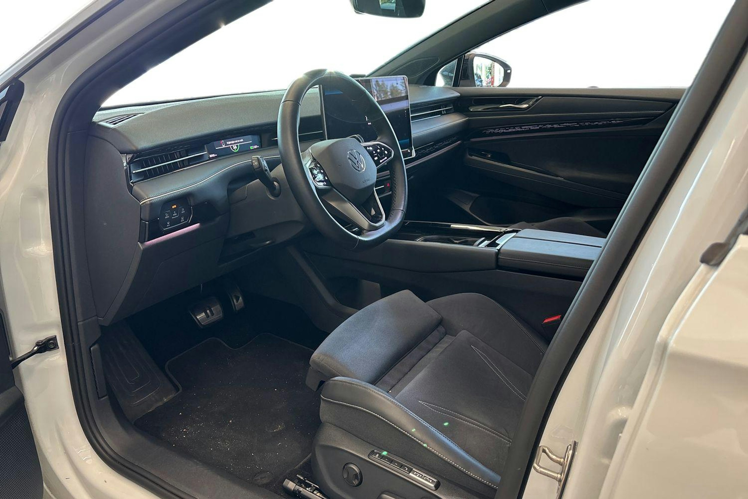 valkoinen Volkswagen ID.7 2024 kuva 3.