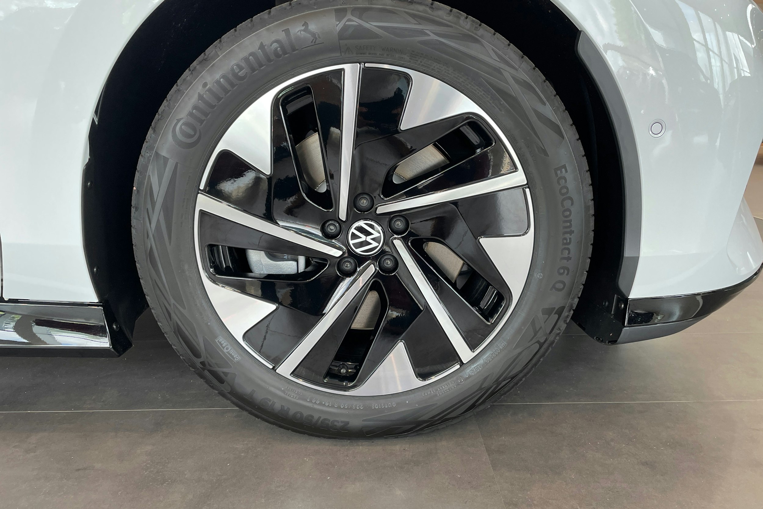 valkoinen Volkswagen ID.7 2024 kuva 6.