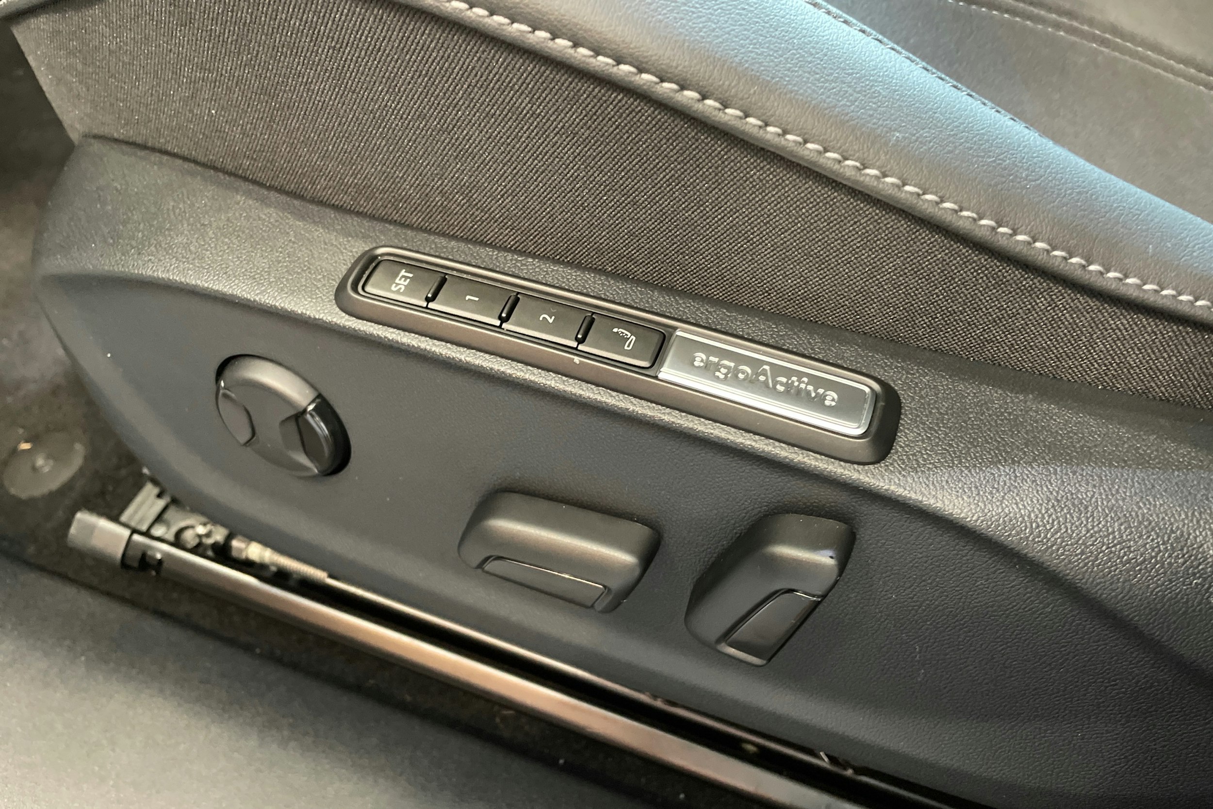 valkoinen Volkswagen ID.7 2024 kuva 8.