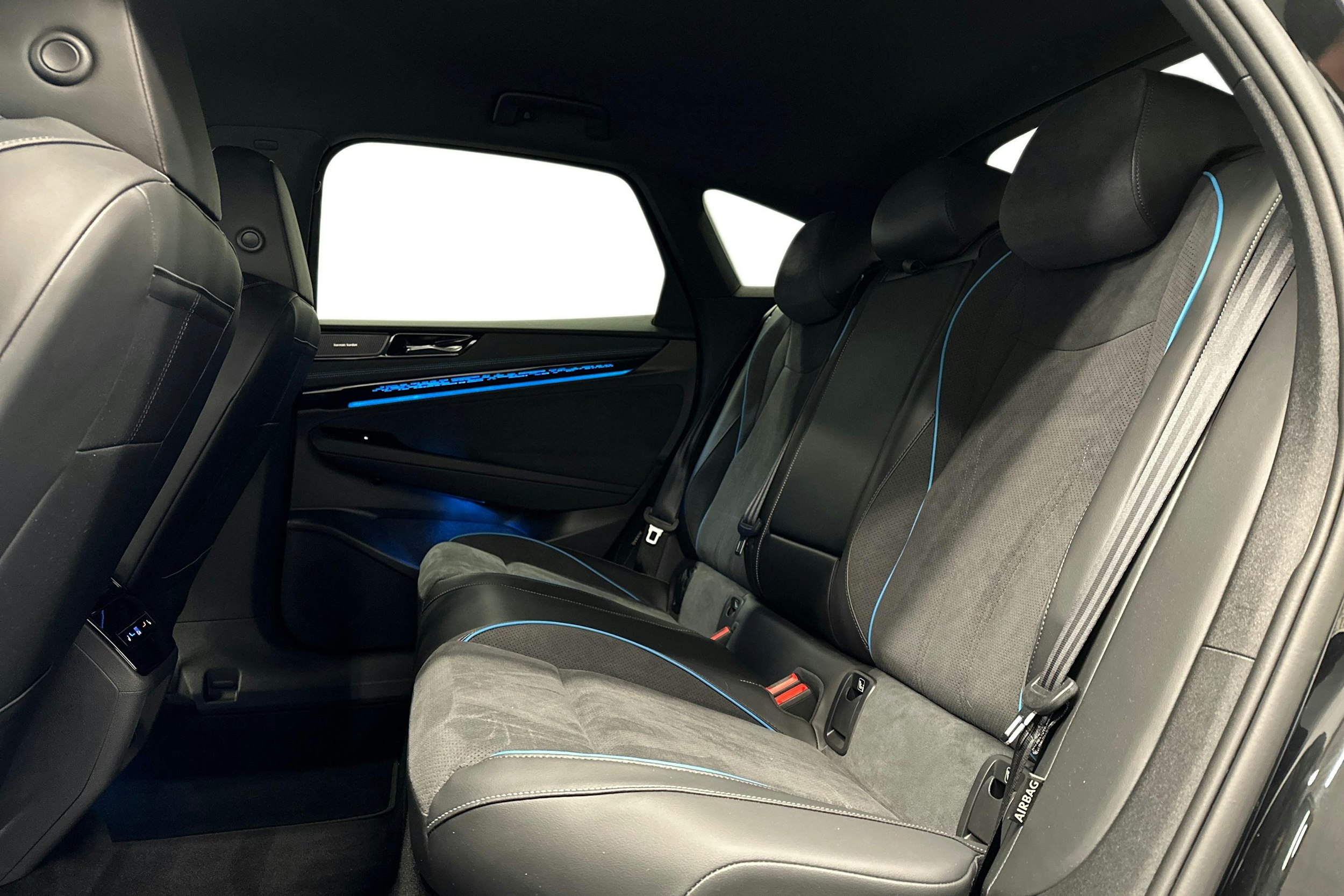 musta Volkswagen ID.7 2024 kuva 10.