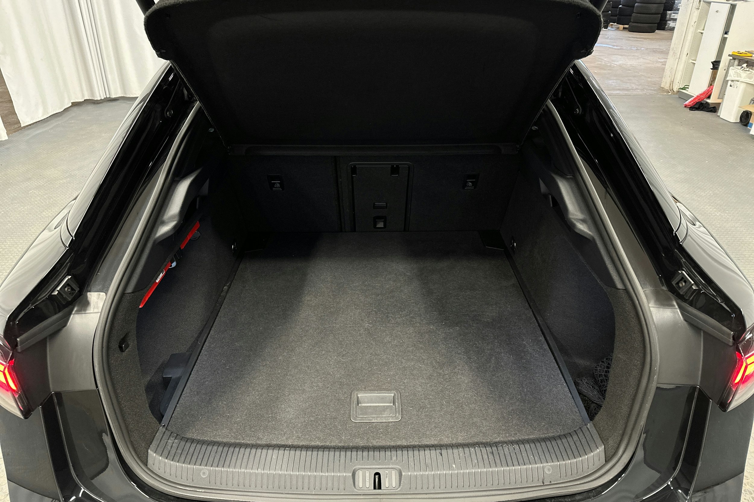 musta Volkswagen ID.7 2024 kuva 14.