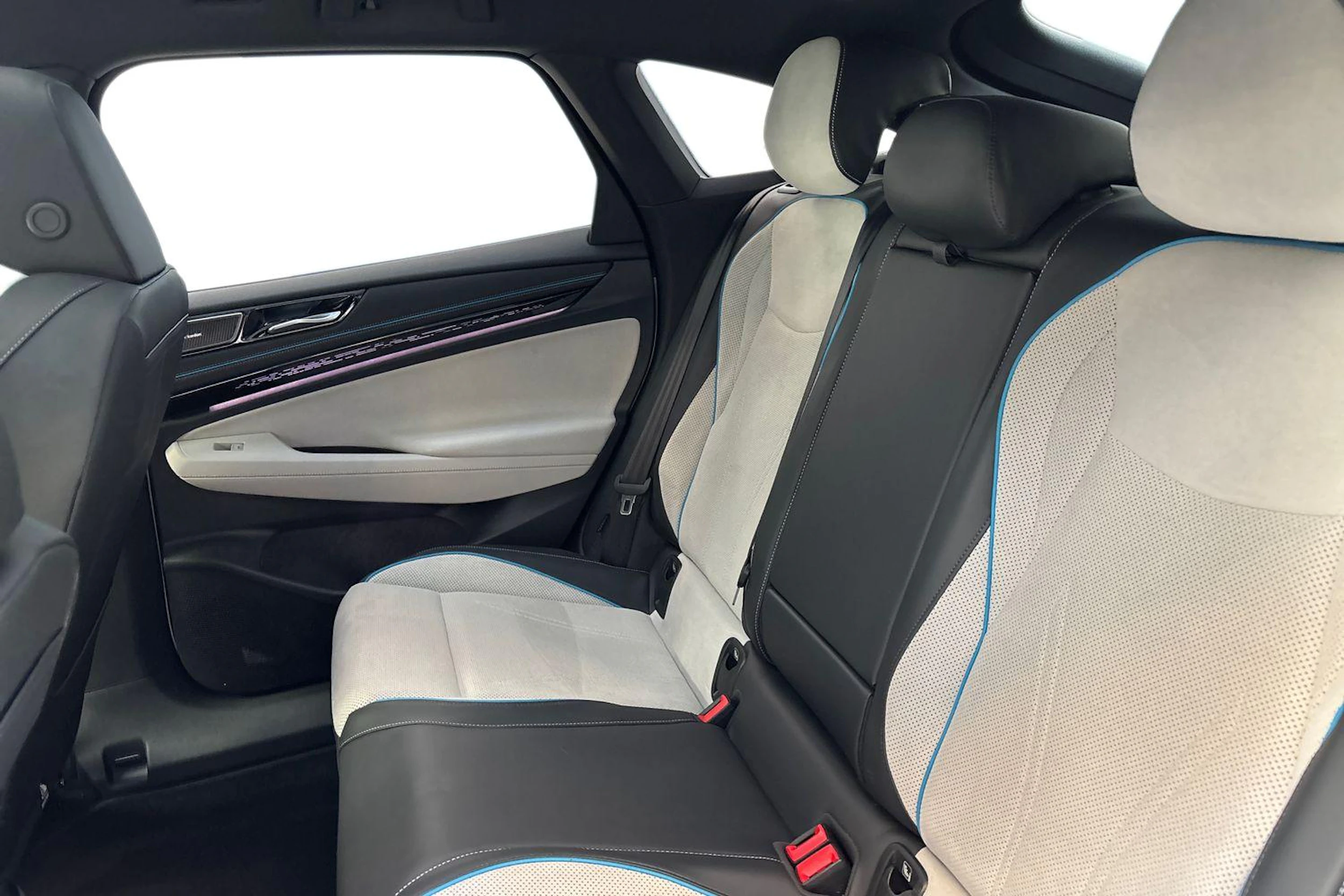 valkoinen Volkswagen ID.7 2024 kuva 8.