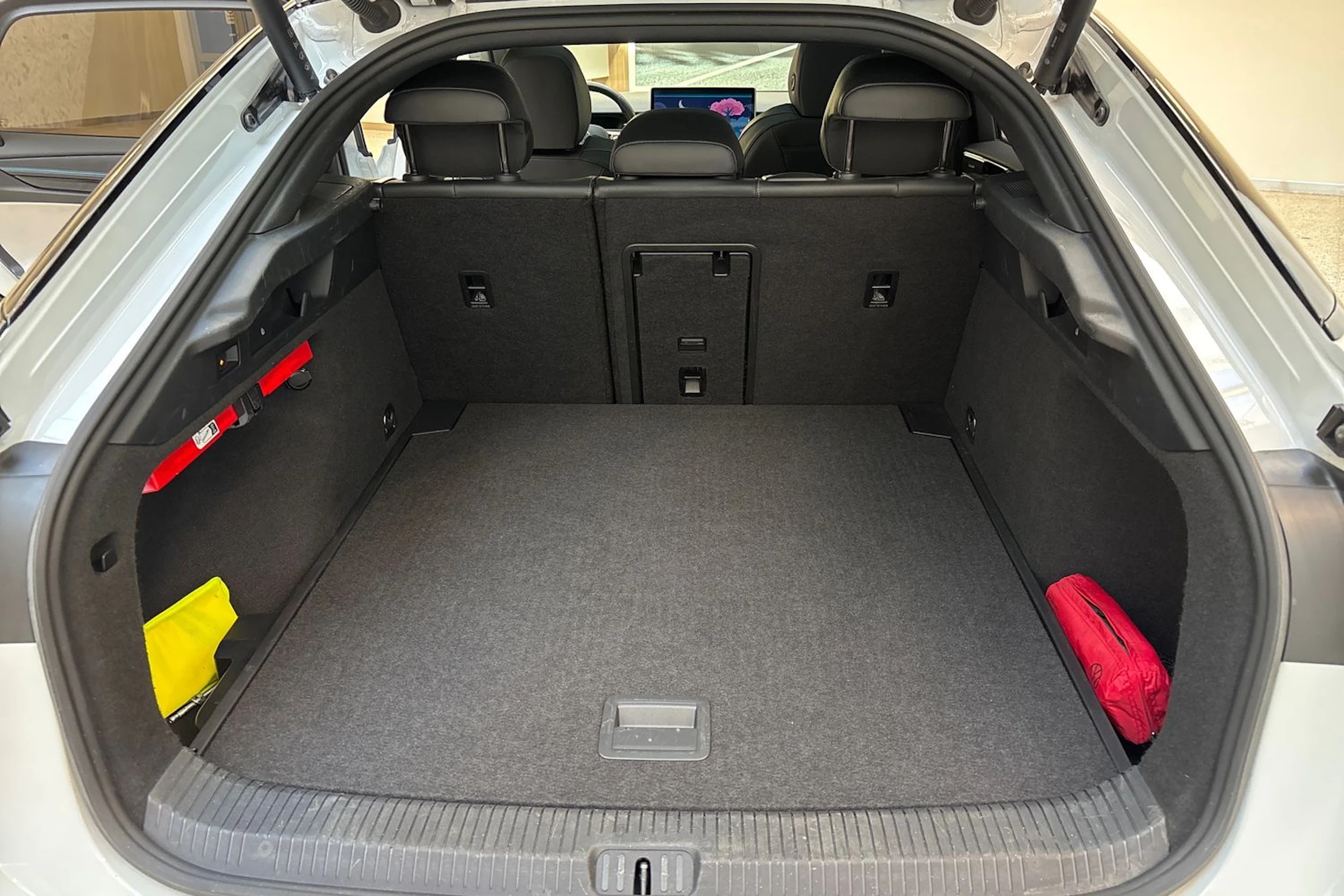 valkoinen Volkswagen ID.7 2024 kuva 12.