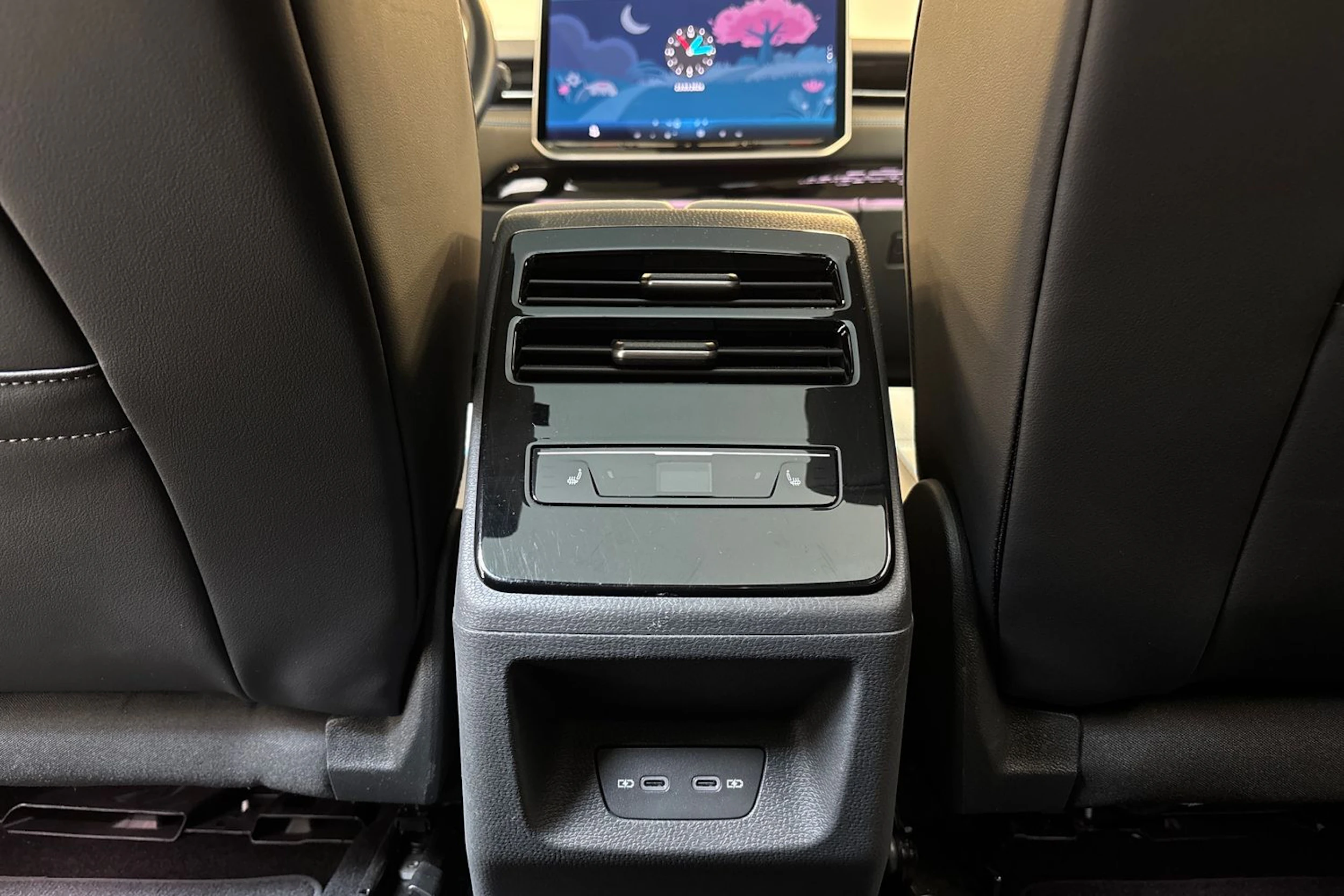 valkoinen Volkswagen ID.7 2024 kuva 14.