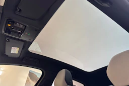 valkoinen Volkswagen ID.7 2024 kuva 17.