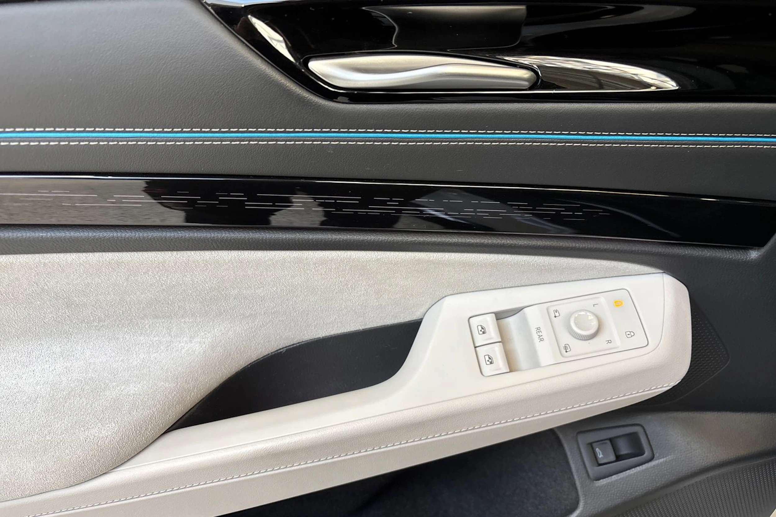 valkoinen Volkswagen ID.7 2024 kuva 18.