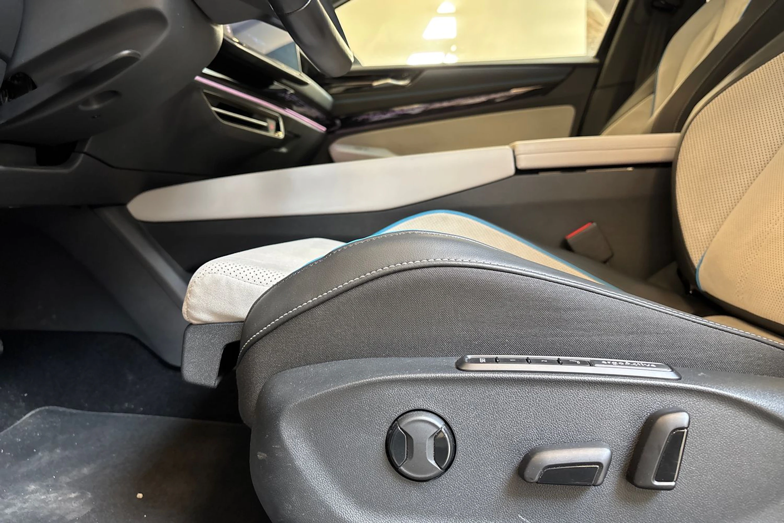 valkoinen Volkswagen ID.7 2024 kuva 19.