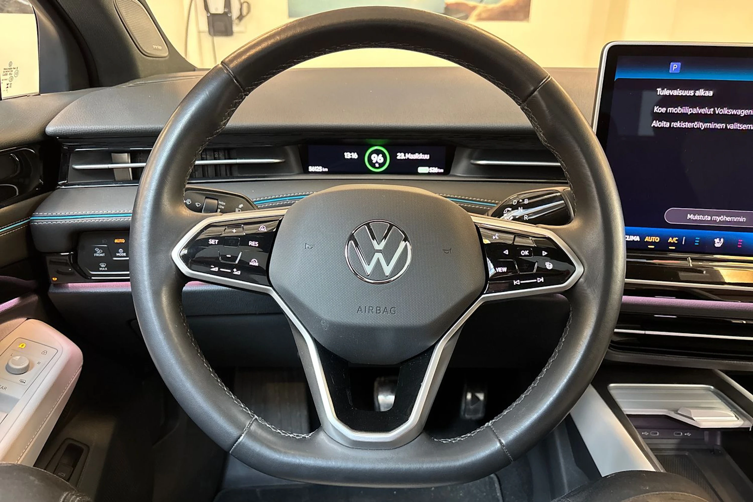 valkoinen Volkswagen ID.7 2024 kuva 21.