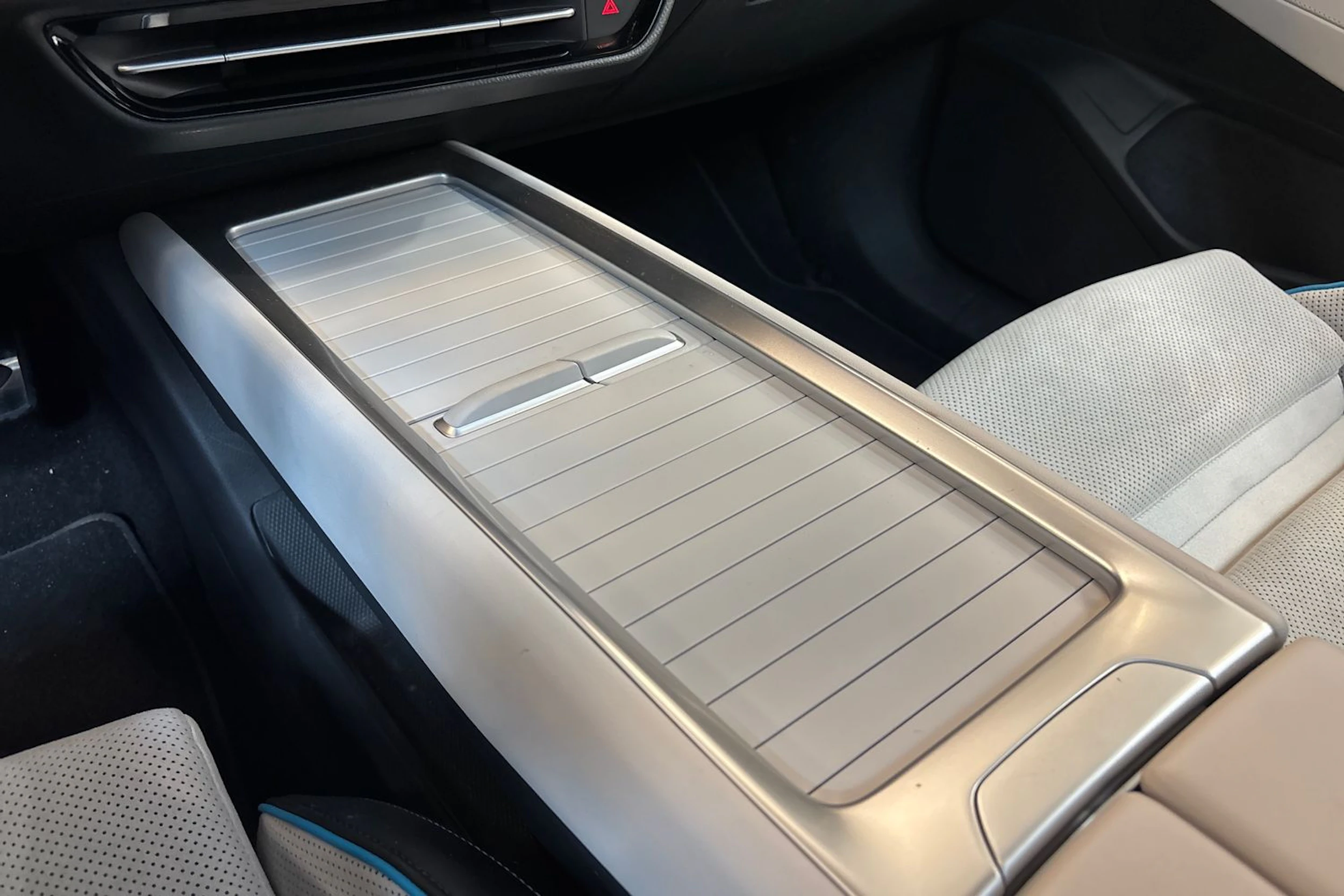 valkoinen Volkswagen ID.7 2024 kuva 27.