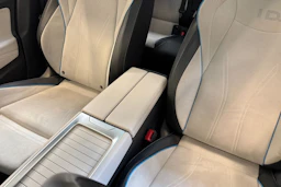 valkoinen Volkswagen ID.7 2024 kuva 28.