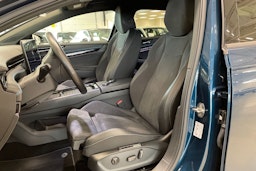 sininen Volkswagen ID.7 2024 kuva 14.