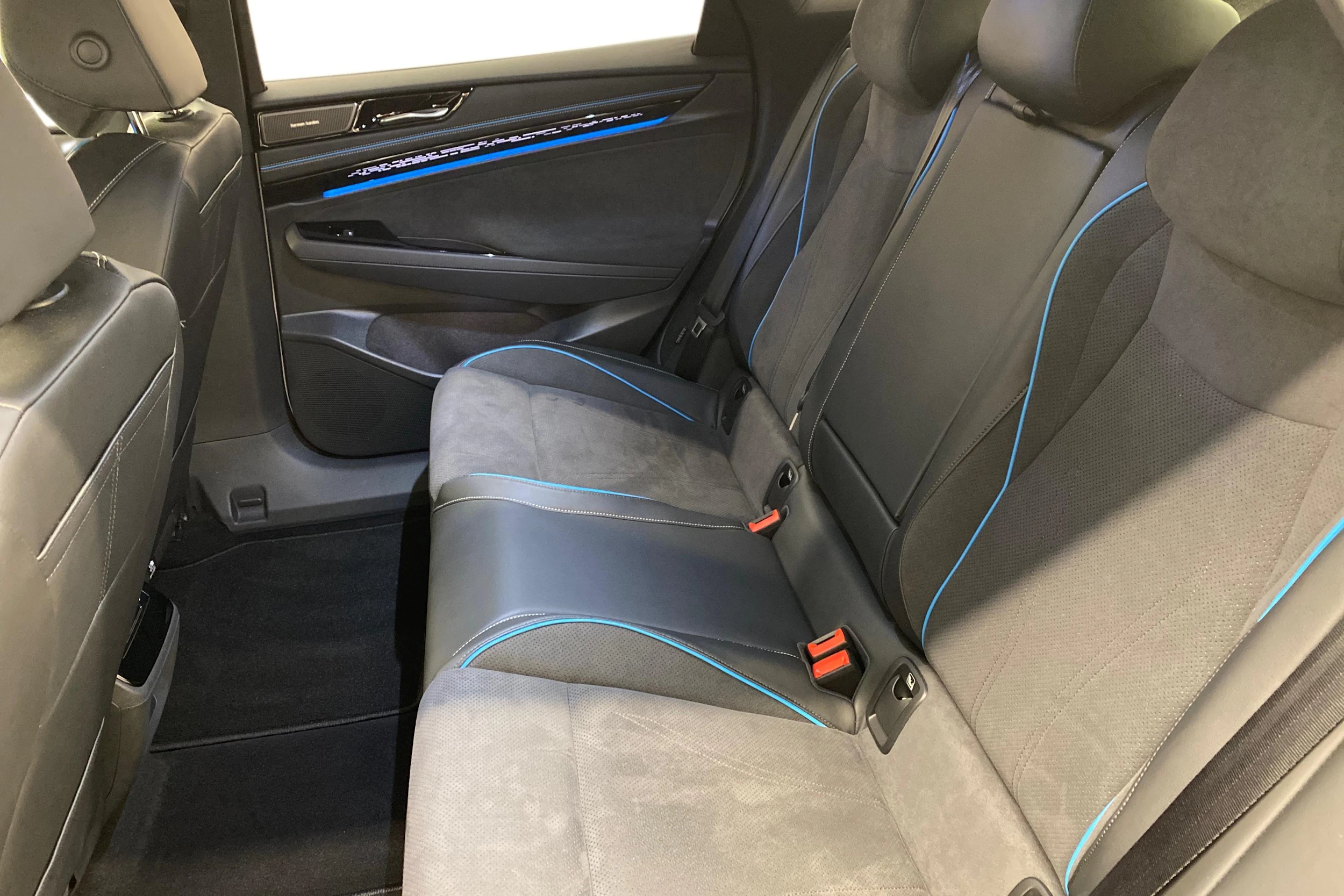 harmaa Volkswagen ID.7 2024 kuva 8.