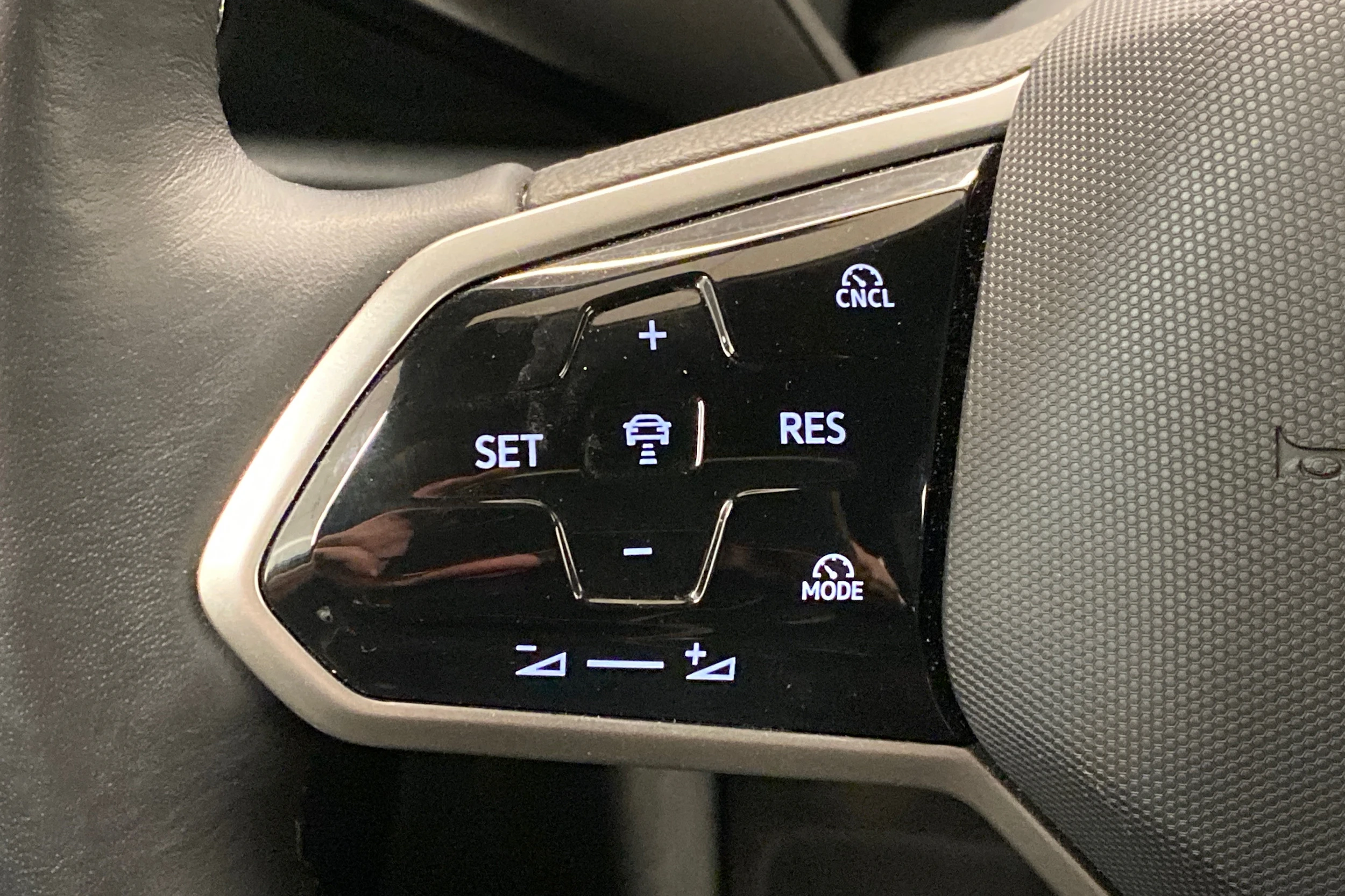 harmaa Volkswagen ID.7 2024 kuva 16.