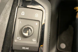 harmaa Volkswagen ID.7 2024 kuva 18.