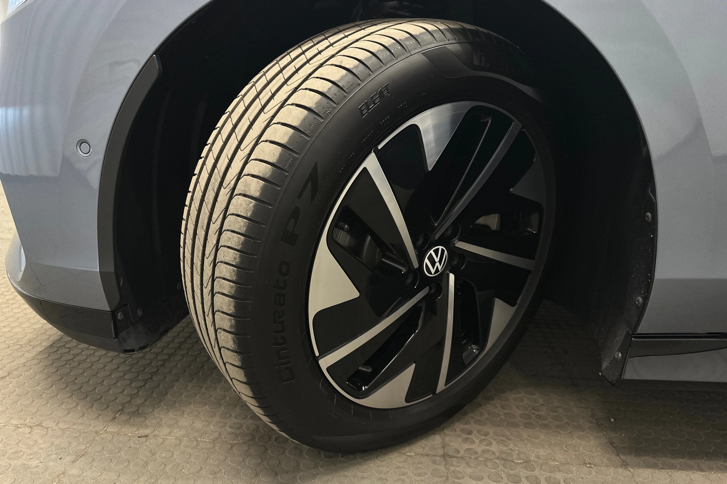 sininen Volkswagen ID.7 2025 kuva 10.