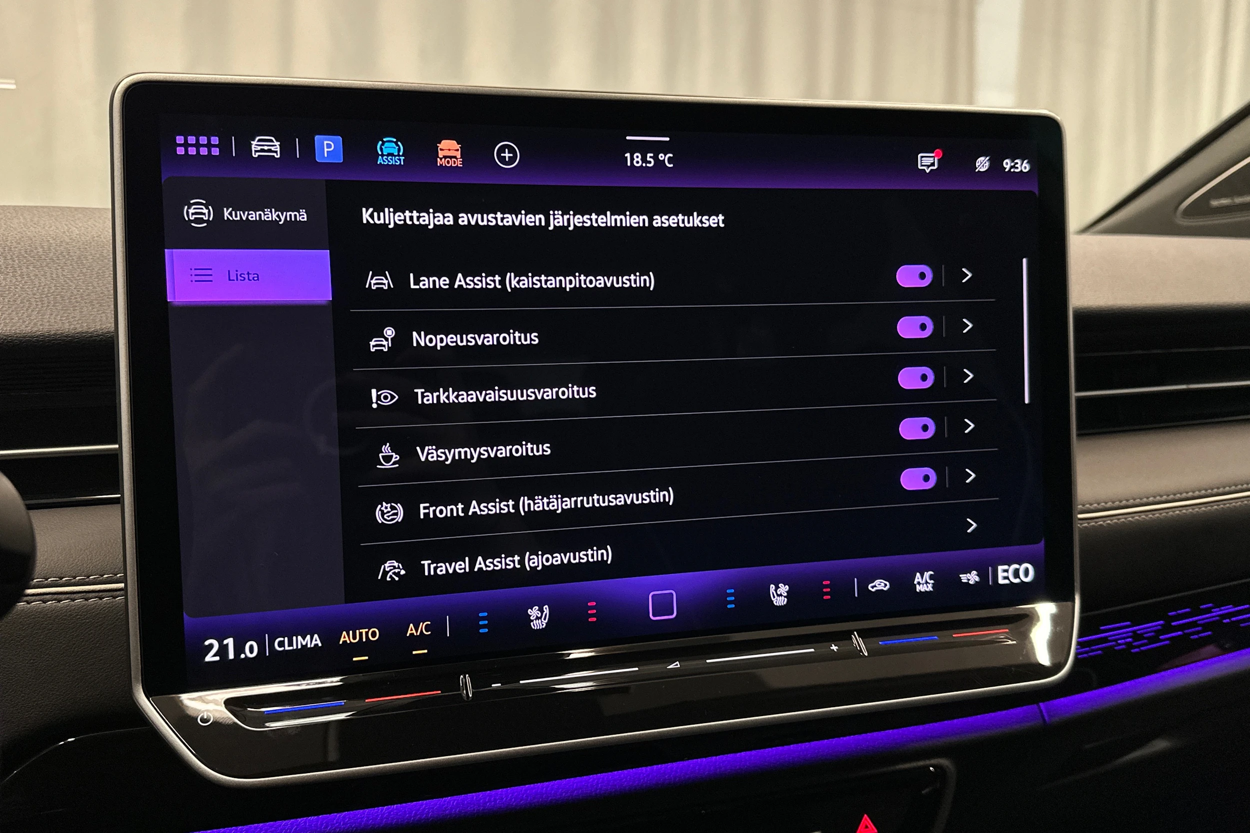 sininen Volkswagen ID.7 2025 kuva 28.