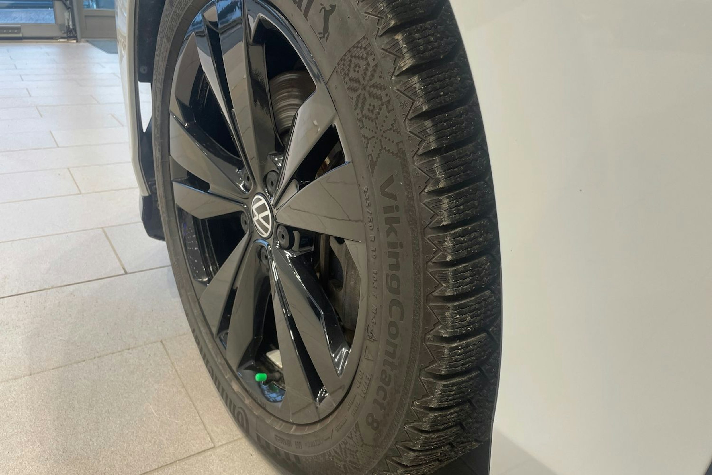 valkoinen Volkswagen ID.7 2024 kuva 10.