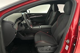 punainen Volkswagen ID.7 2024 kuva 3.