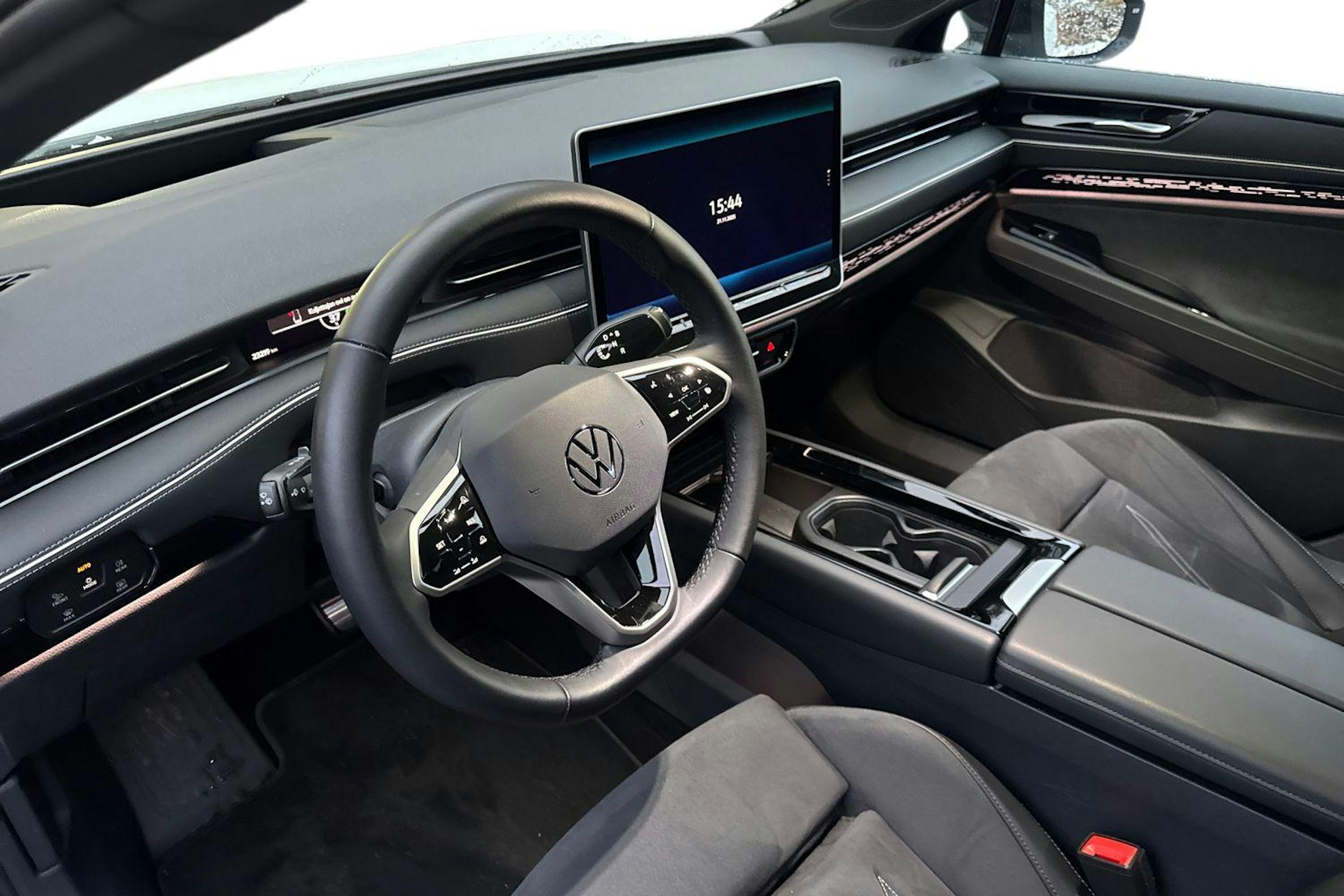 valkoinen Volkswagen ID.7 2024 kuva 3.