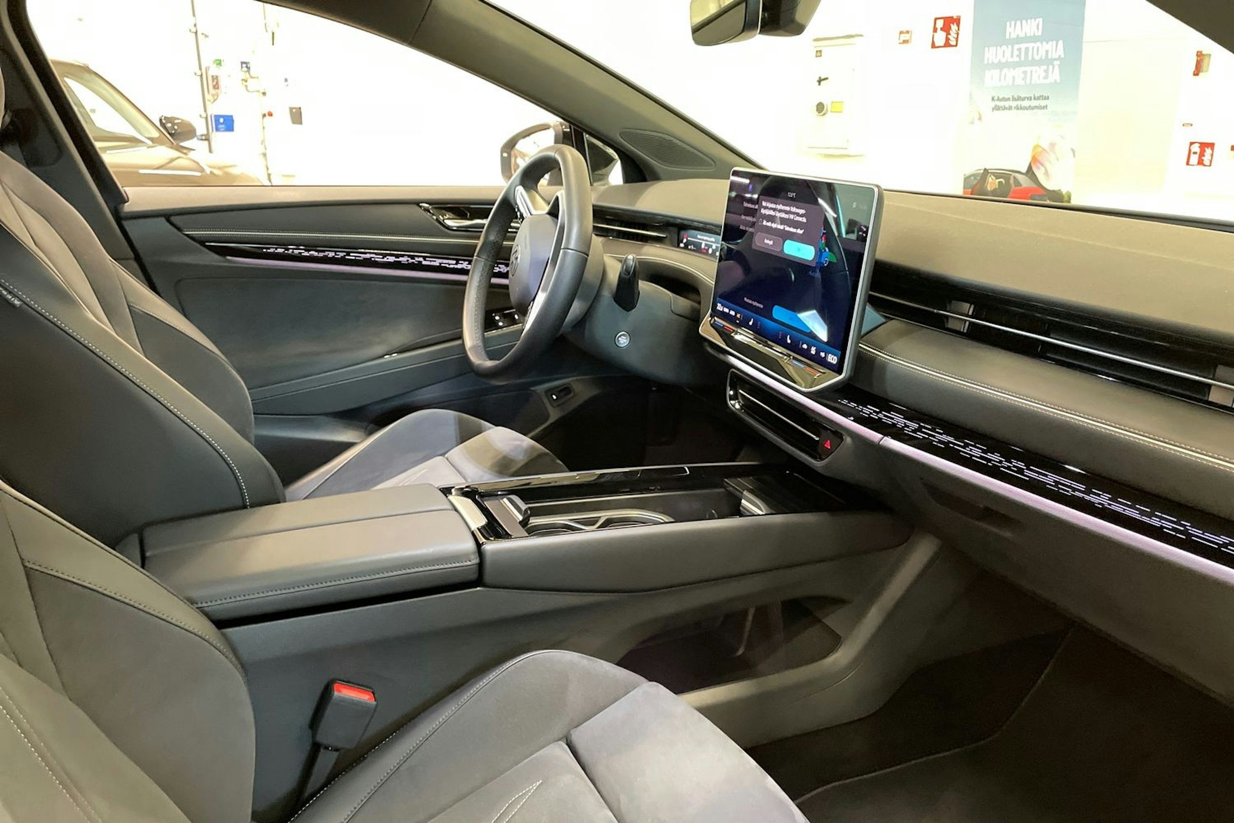 valkoinen Volkswagen ID.7 2024 kuva 16.