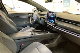 valkoinen Volkswagen ID.7 2024 kuva 16.