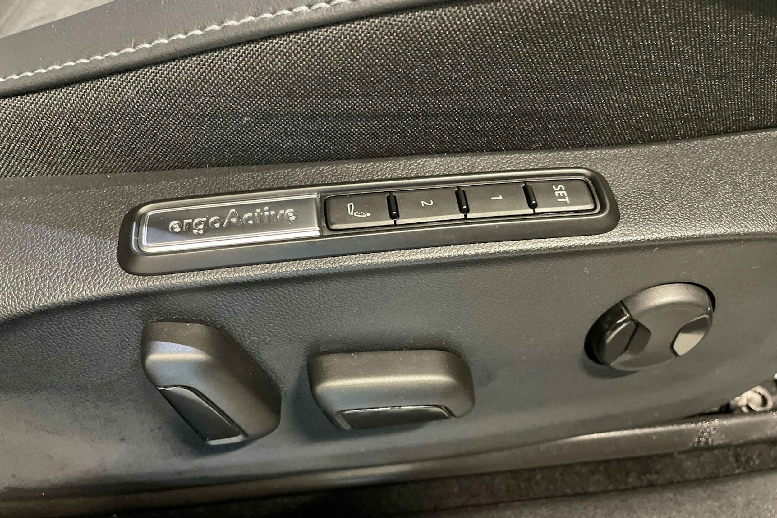 valkoinen Volkswagen ID.7 2024 kuva 17.