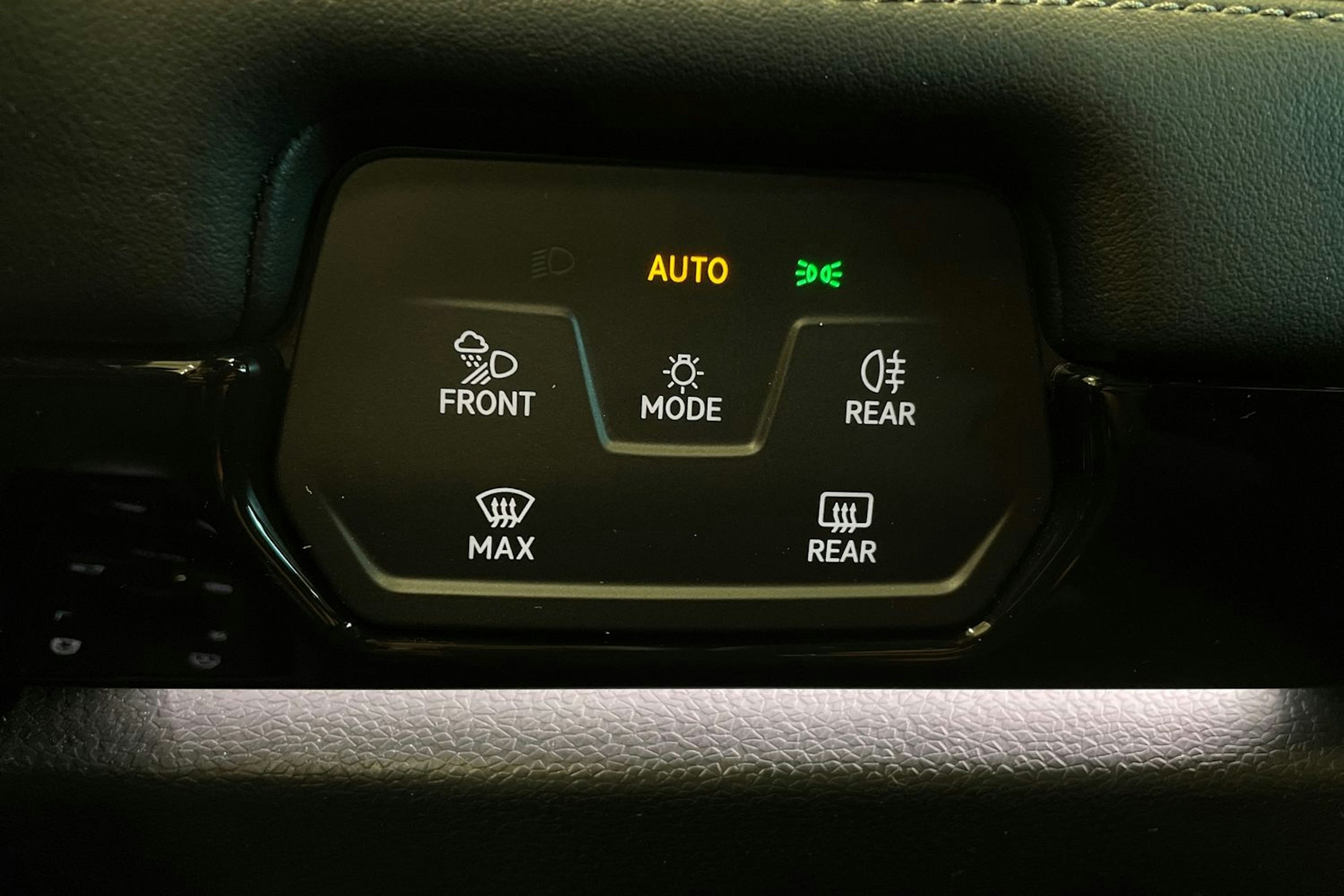 valkoinen Volkswagen ID.7 2024 kuva 23.