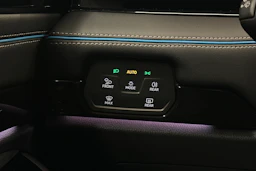 sininen Volkswagen ID.7 2024 kuva 16.