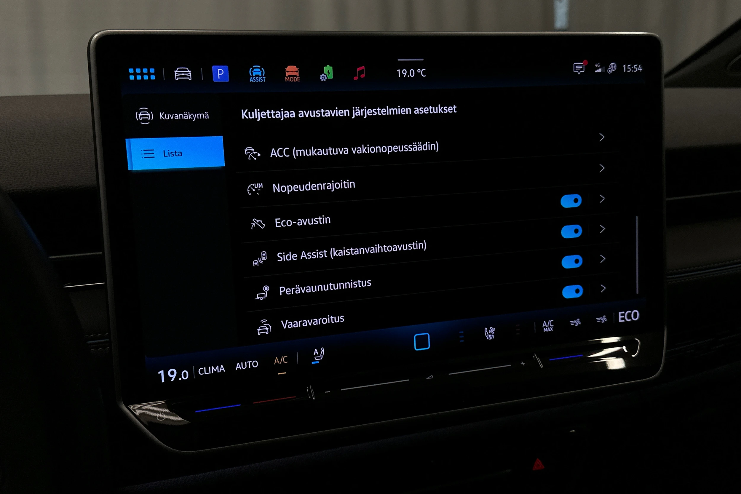 sininen Volkswagen ID.7 2024 kuva 29.