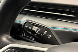 Harmaa Volkswagen ID.7 2024 kuva 16.