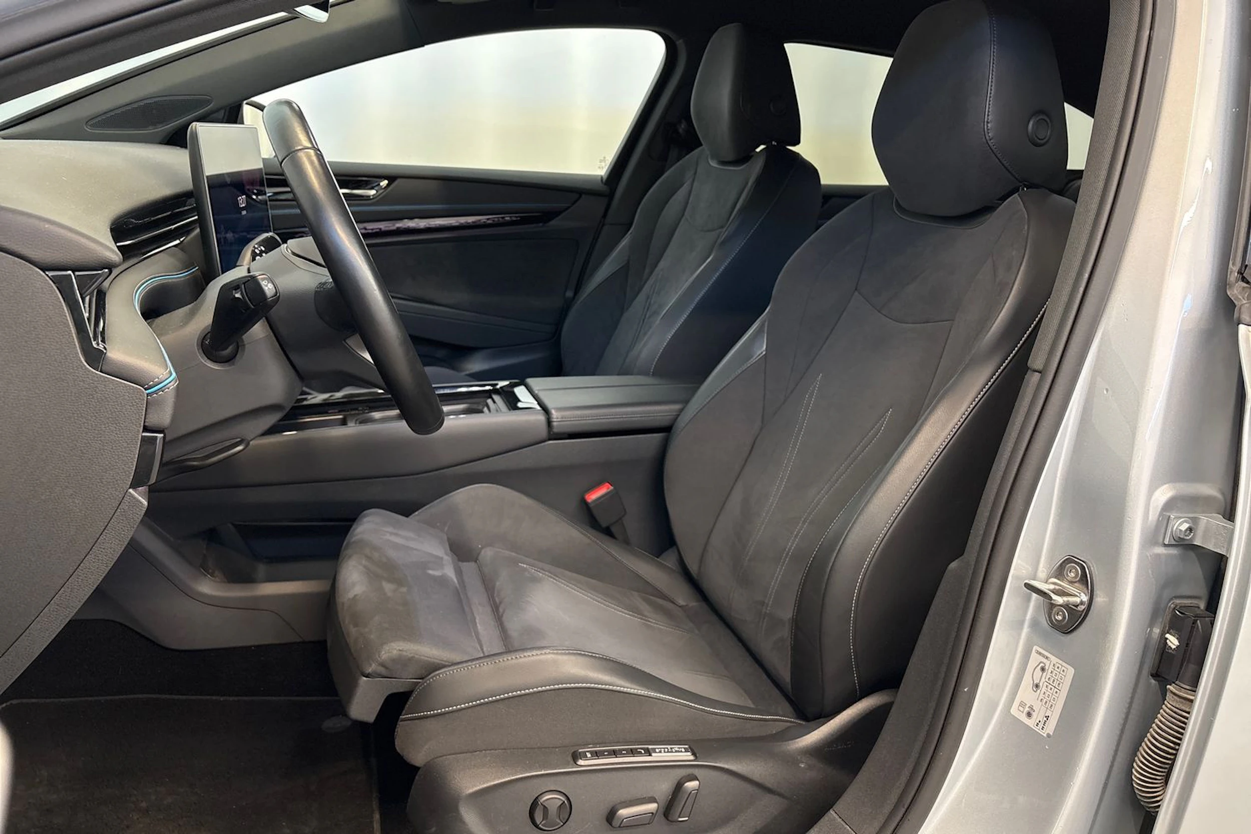 harmaa Volkswagen ID.7 2024 kuva 11.