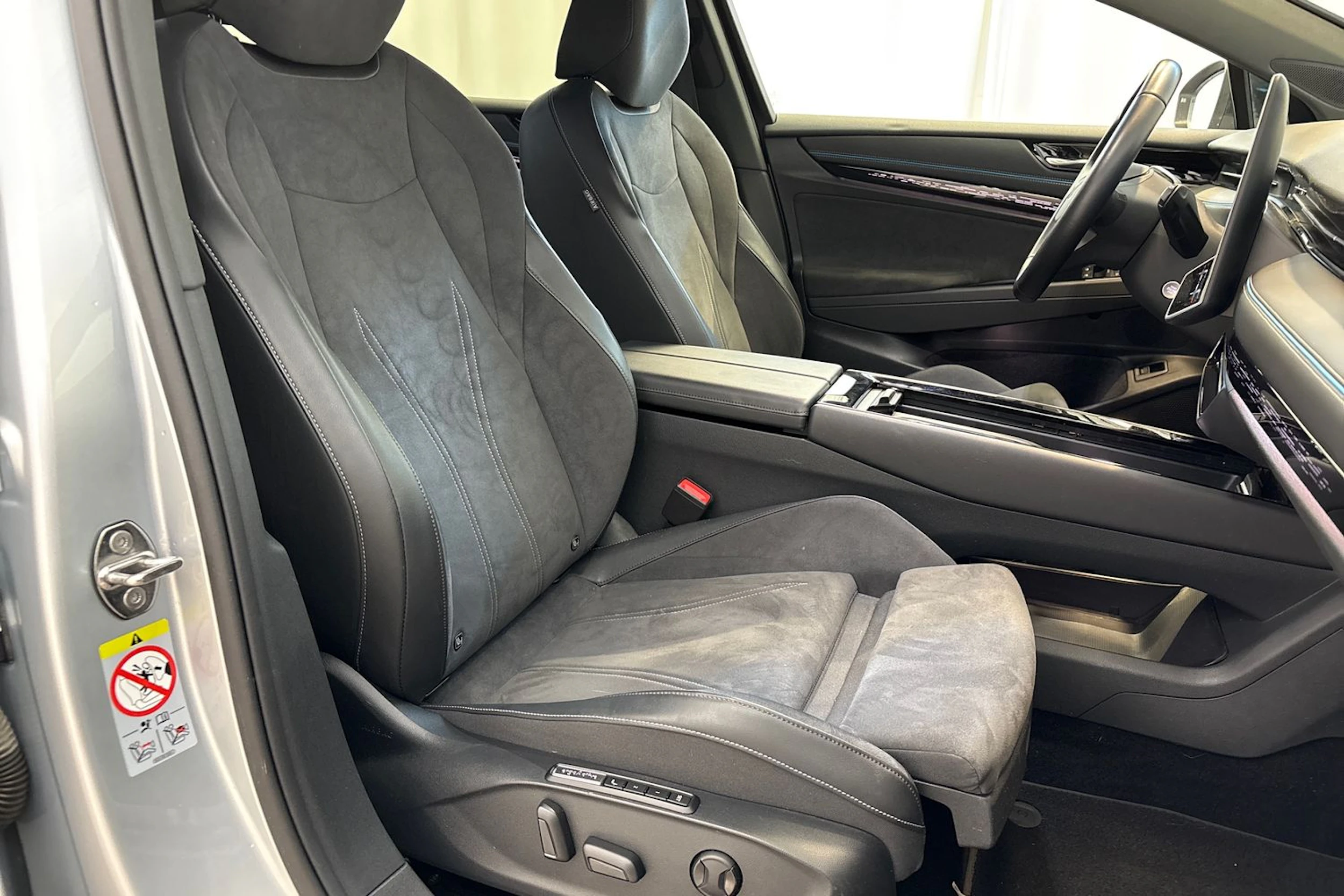 harmaa Volkswagen ID.7 2024 kuva 13.