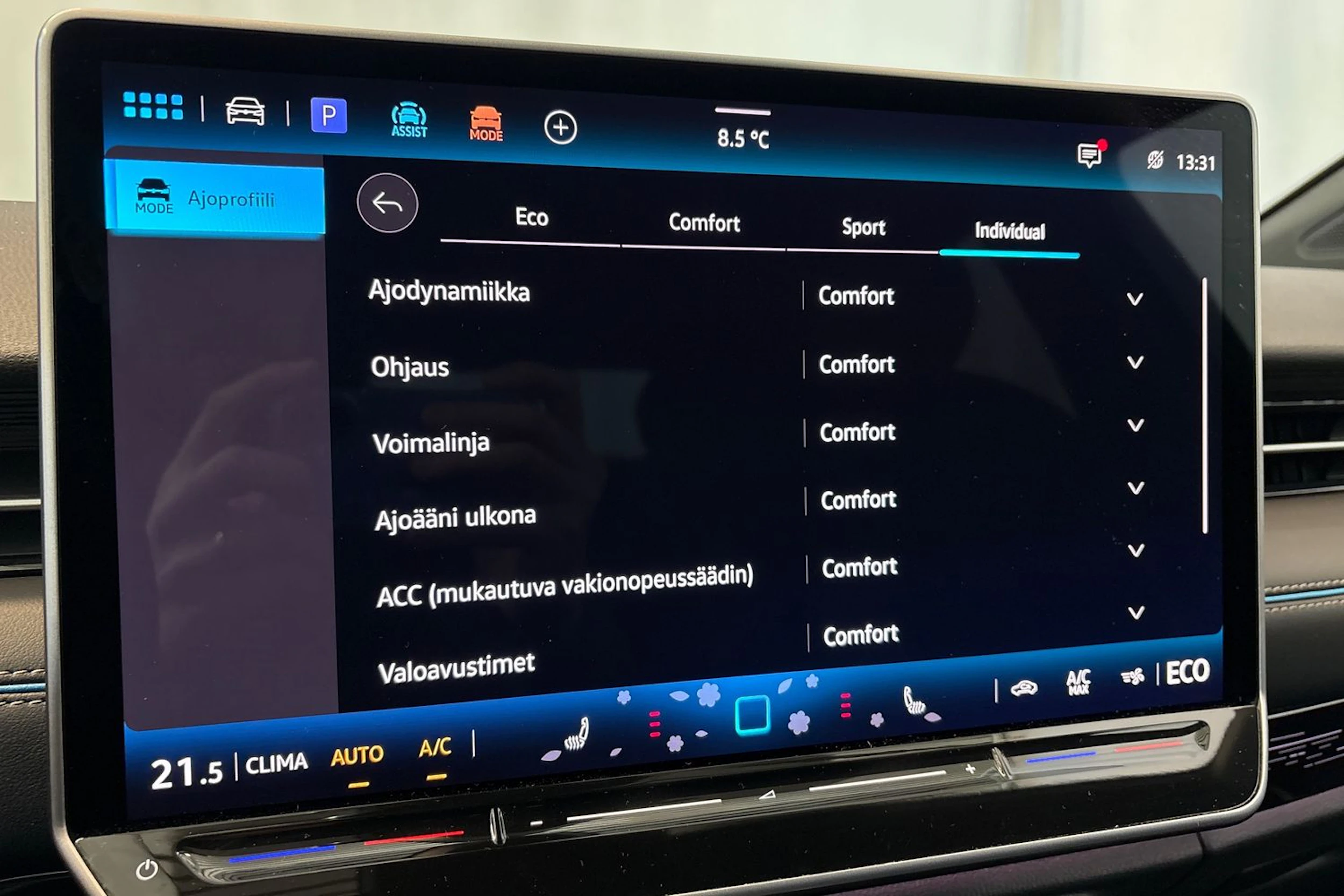 harmaa Volkswagen ID.7 2024 kuva 24.