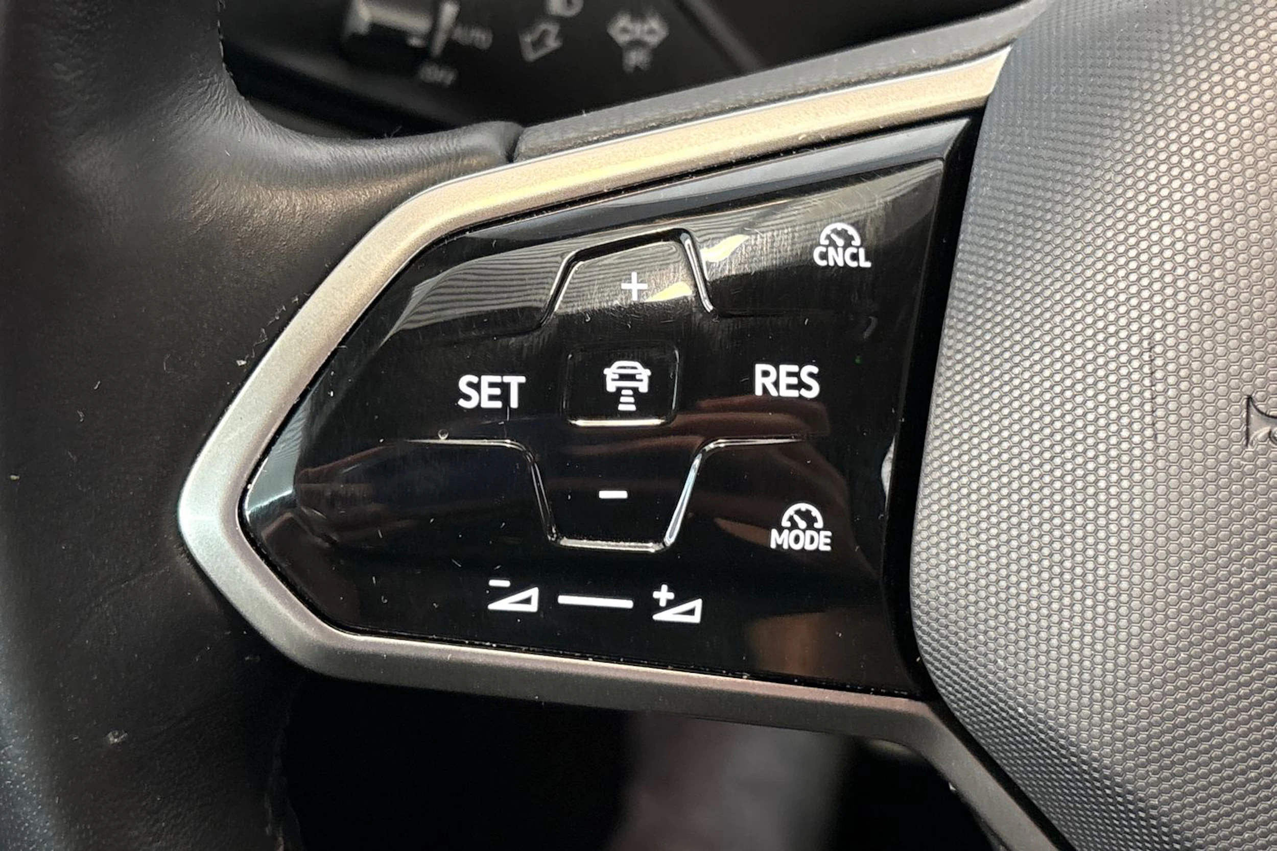 harmaa Volkswagen ID.7 2024 kuva 26.