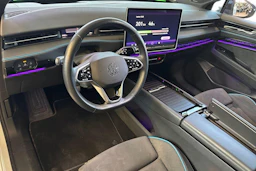 Valkoinen Volkswagen ID.7 2024 kuva 6.