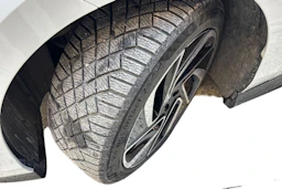 Valkoinen Volkswagen ID.7 2024 kuva 9.