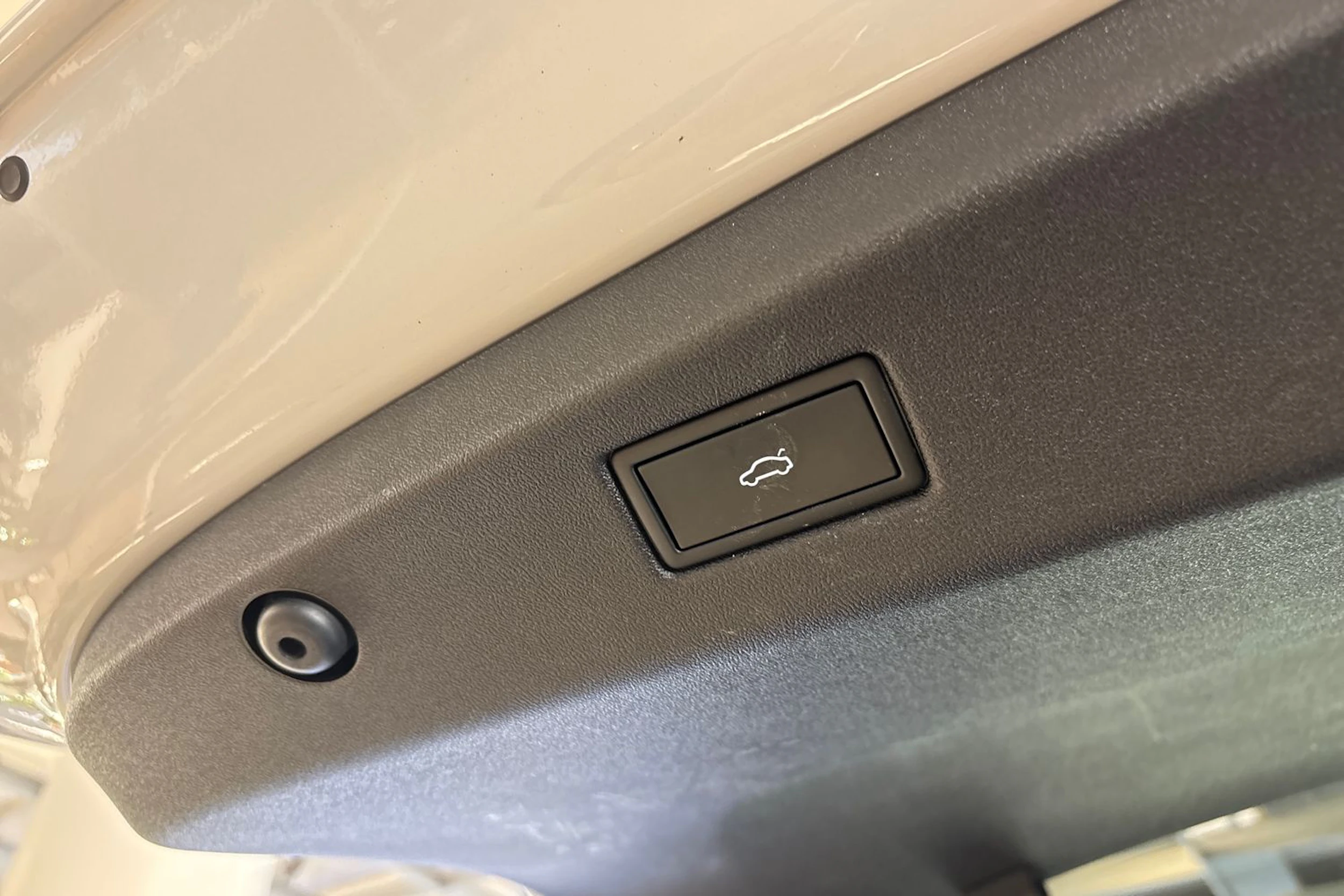 Valkoinen Volkswagen ID.7 2024 kuva 11.