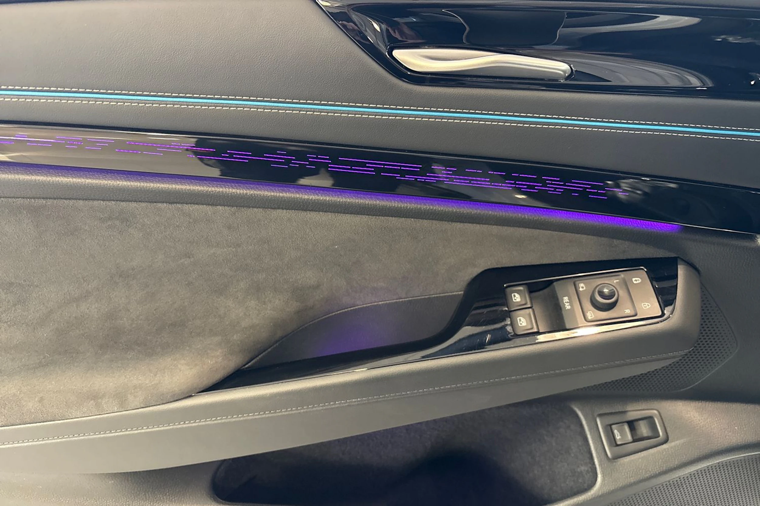 Valkoinen Volkswagen ID.7 2024 kuva 15.