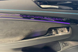 Valkoinen Volkswagen ID.7 2024 kuva 15.