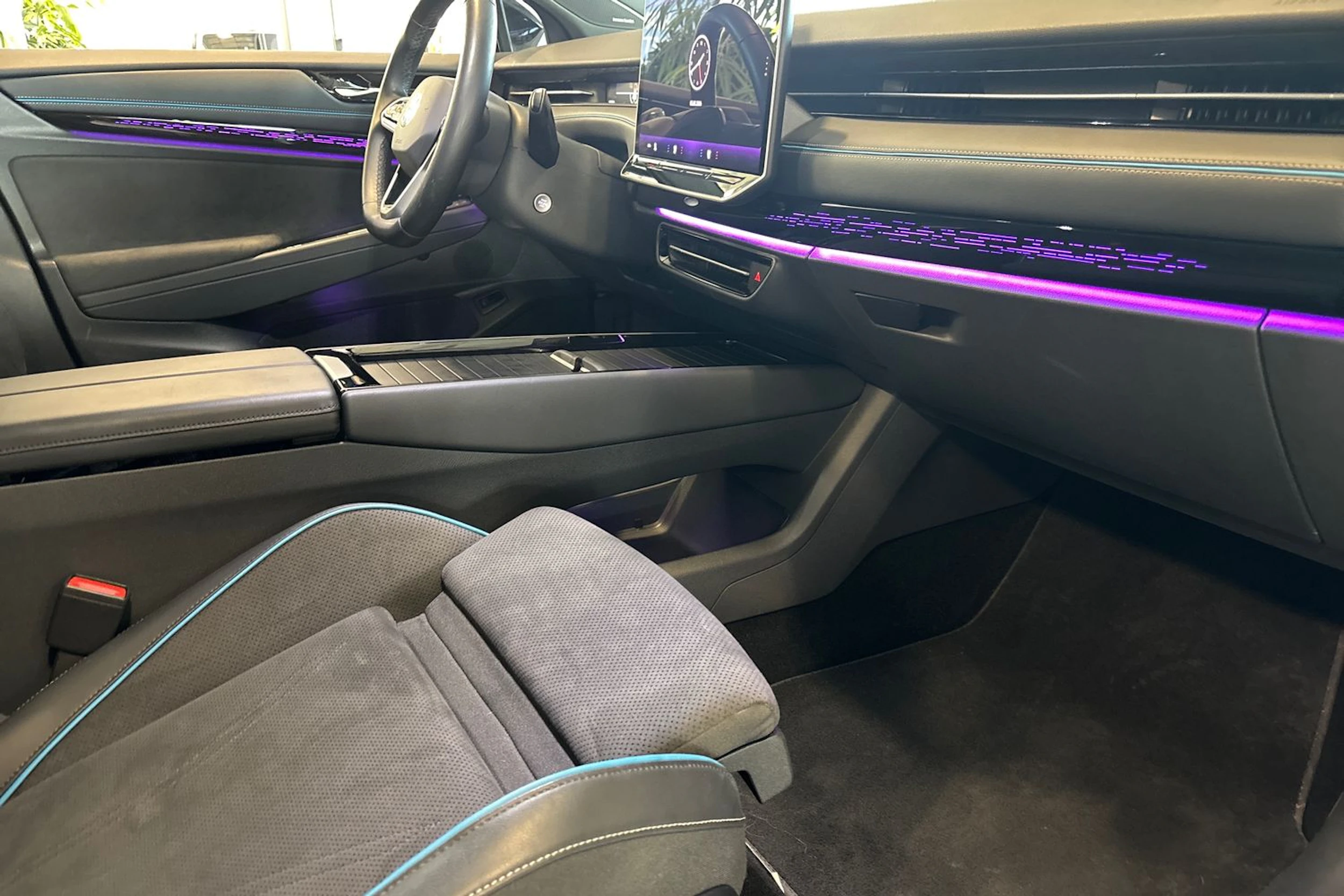 Valkoinen Volkswagen ID.7 2024 kuva 26.