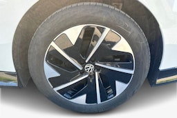 valkoinen Volkswagen ID.7 2024 kuva 11.