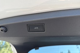 valkoinen Volkswagen ID.7 2024 kuva 14.