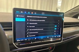 sininen Volkswagen ID.7 2024 kuva 23.