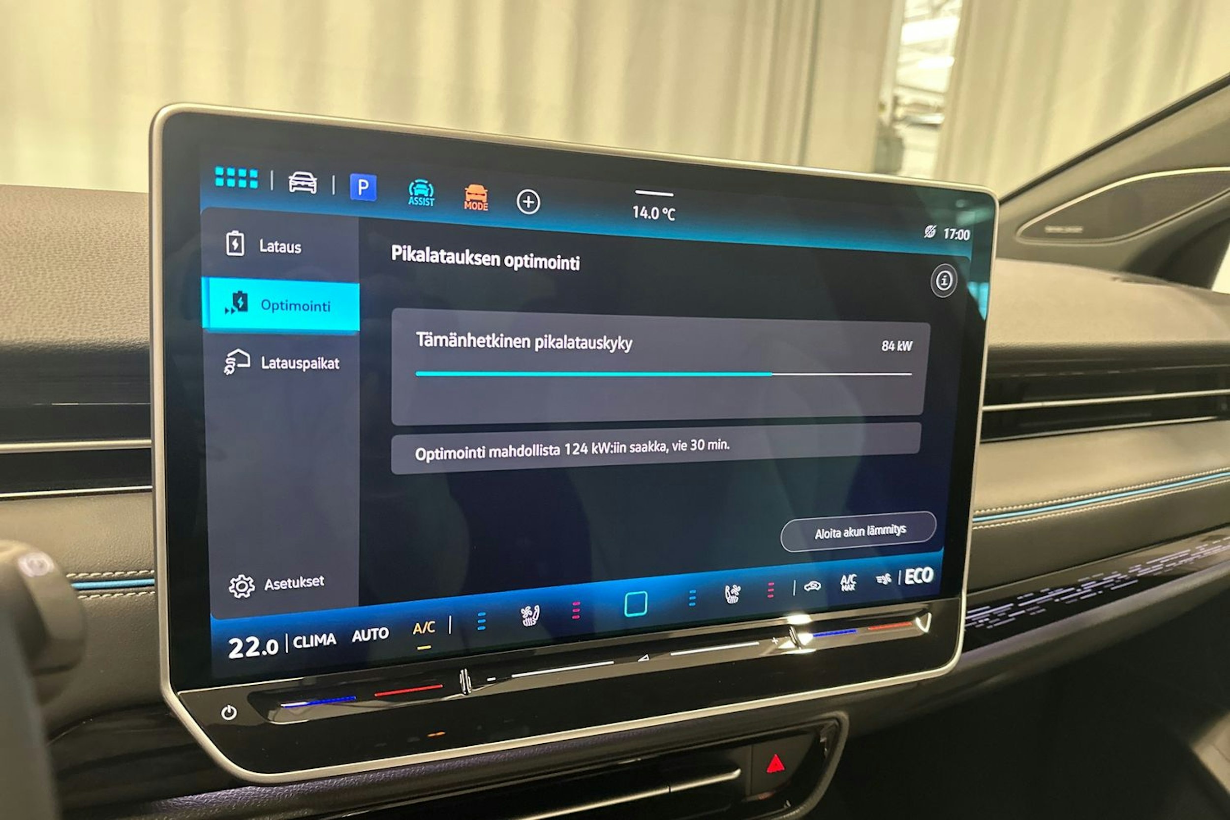 sininen Volkswagen ID.7 2024 kuva 27.