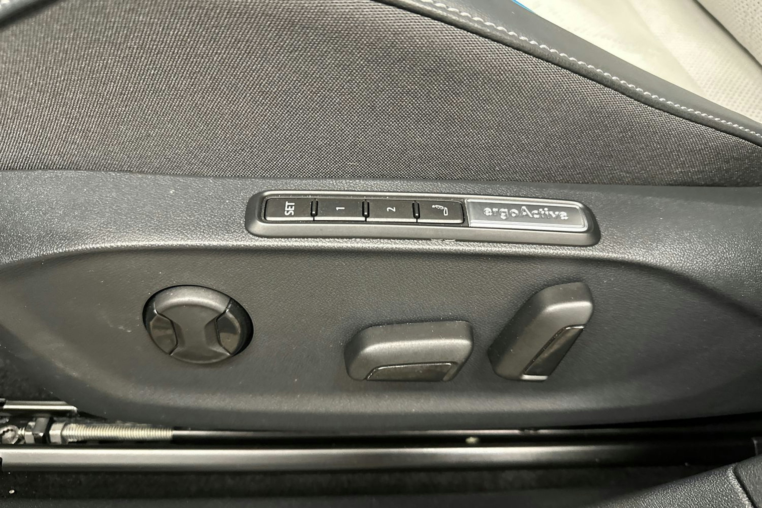 sininen Volkswagen ID.7 2024 kuva 31.