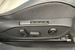 sininen Volkswagen ID.7 2024 kuva 32.